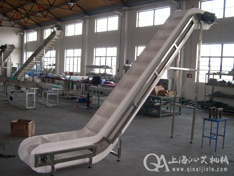 擋板式爬坡輸送機(jī).jpg